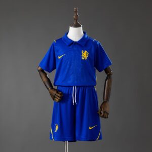 Camiseta + pantalón Chelsea home niño 26/27
