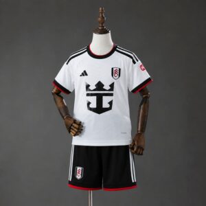 Camiseta + pantalón Fullham home niño 26/27